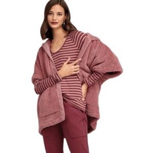 Cabi Embrace Topper Pink Fleece Oversized Hooded Short Sleeve Cozy Jacket